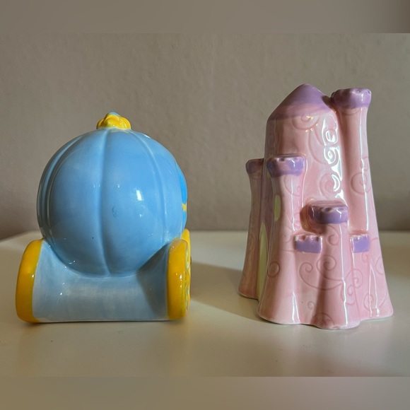 Disney Cinderella Carriage & Castle Salt and Pepper Shaker Set - Picture 7 of 16
